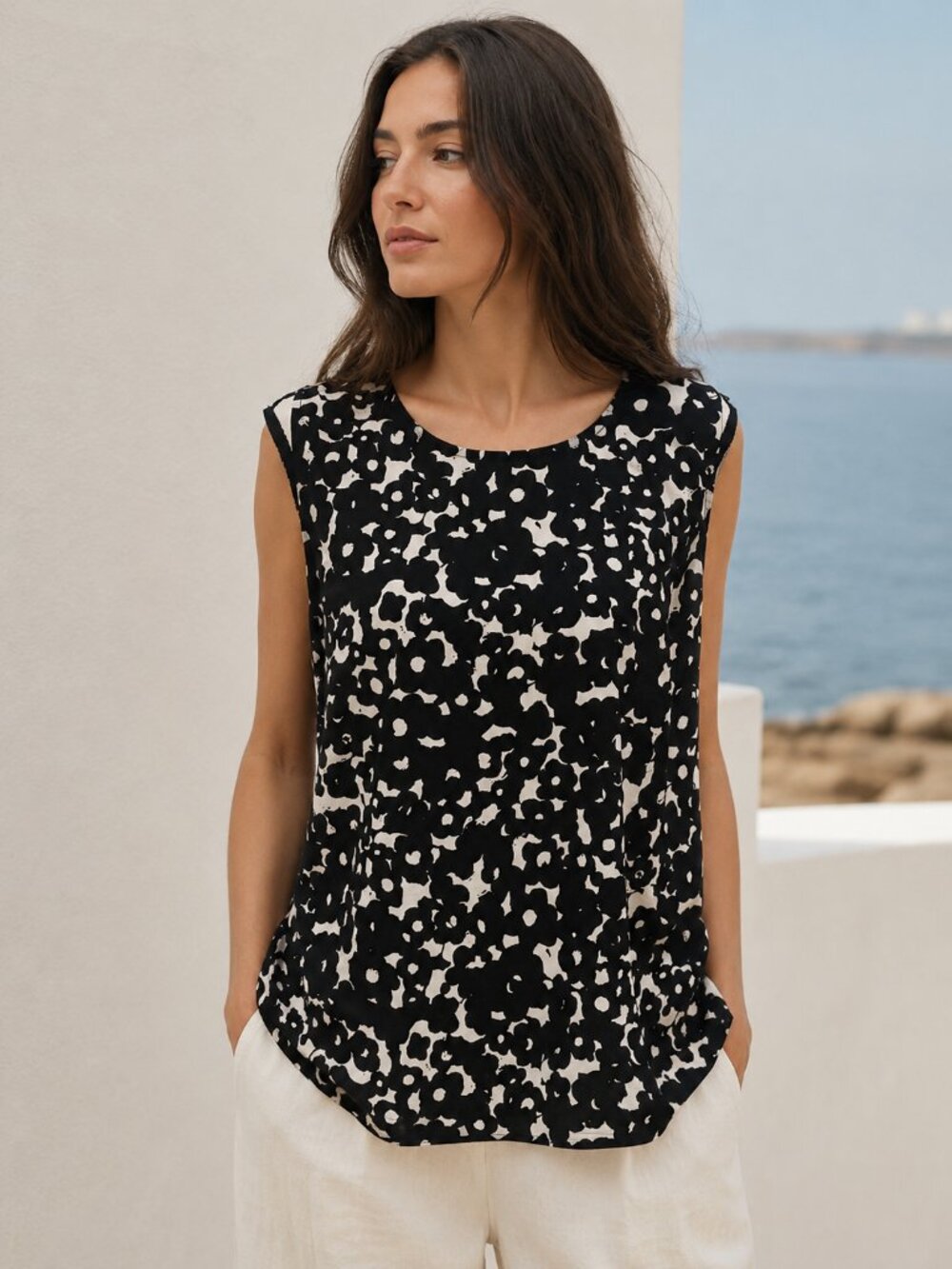 Cabi Black White Sleeveless Blouse Size Medium Geometric Print Career Casual Top